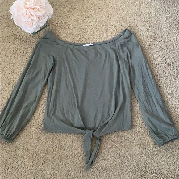 ivy & main Tops - Off the Shoulder Long Sleeve Crop